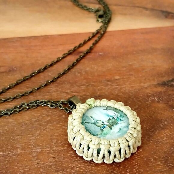 20" Macrame Alice & Wonderland Pendant Necklace, Bronze Chain - Picture 4 of 6